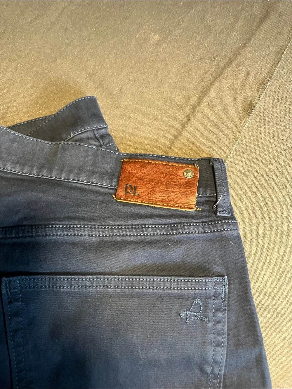 DL1961 Black High-Rise Jeans with Gold Stitching size 36
